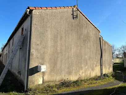 Image de Couvreur CM Rénov - Urgence réparation fuite - Traitement toiture - Ravalement façade - Rénovation toiture Cholet 49