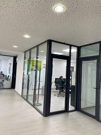 Image de SOGRABAT - Cloison amovible de bureau, cloison de bureau vitrée, faux plafond suspendu, plâtrerie et isolation